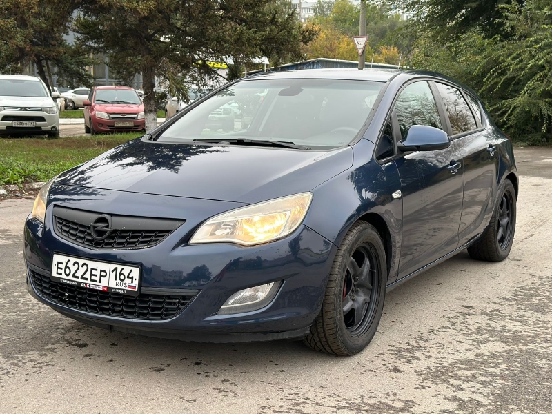 Opel Astra - 2010 .