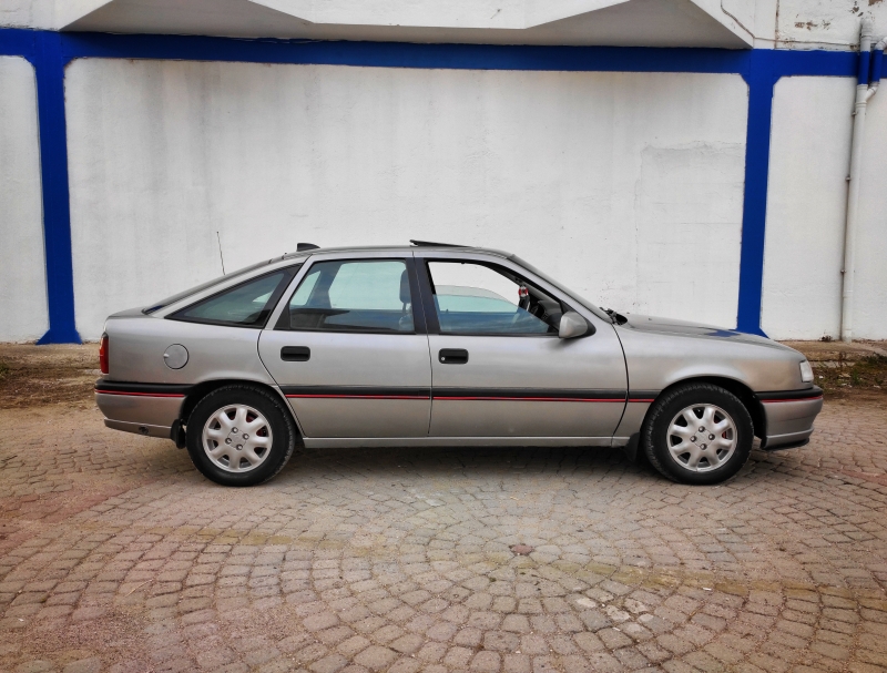   Opel Vectra  2.0   